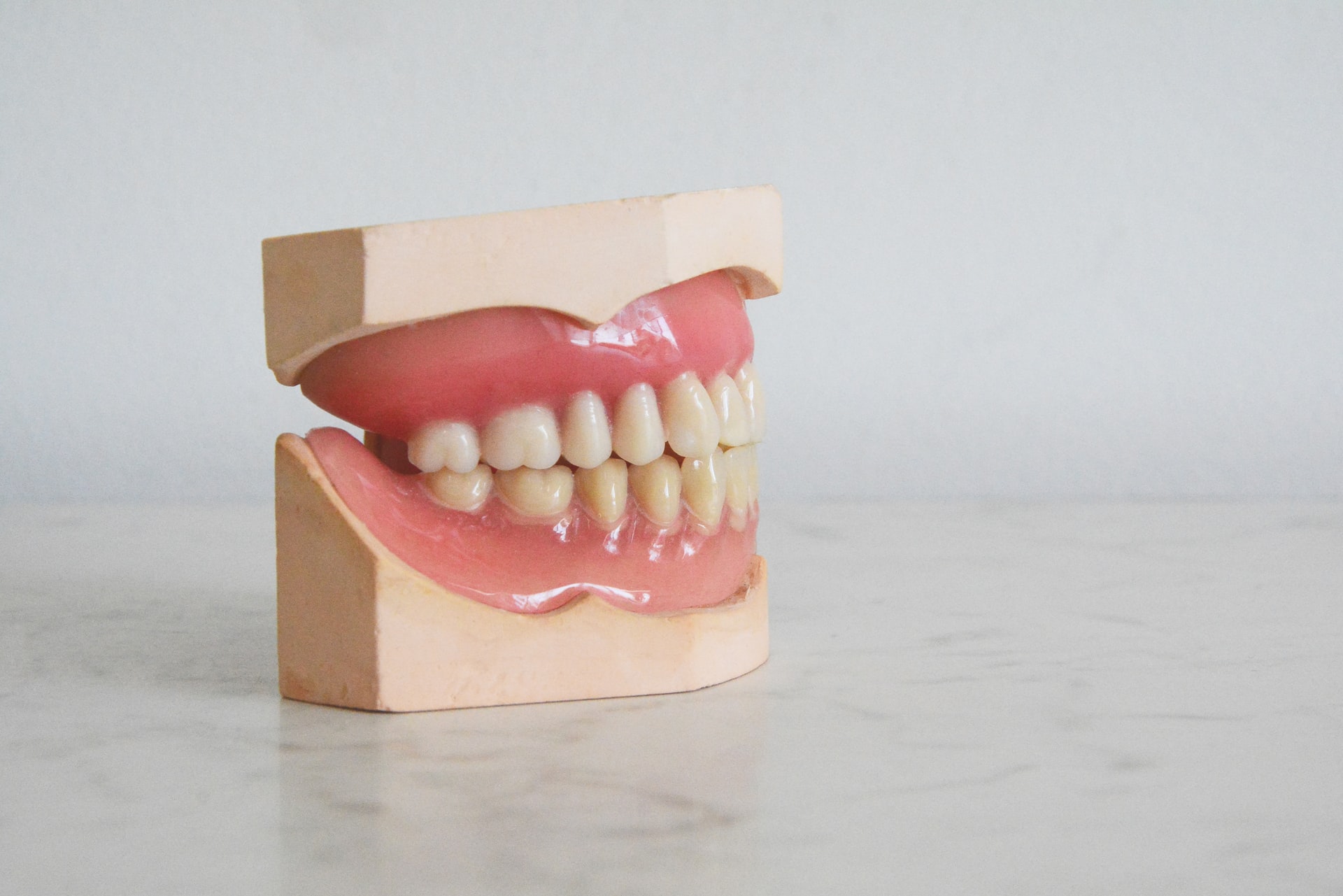 Read more about the article Como limpar uma Prótese Dentária Removível